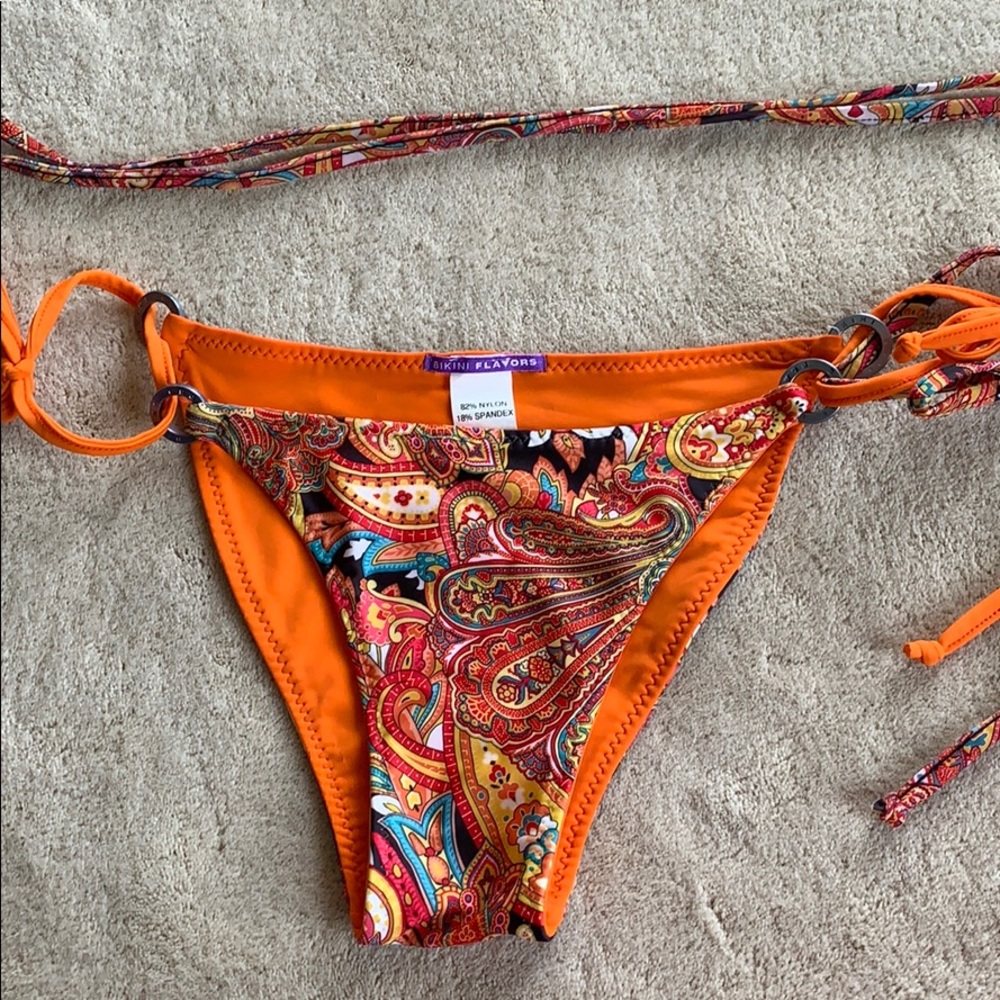 Bikini Flavors Paisley Print bottoms M